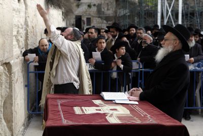 תמונות: התפילות בכותל לרפואת הרב יעקב יוסף