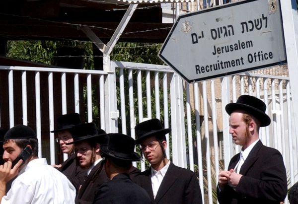 כשלון ליאיר לפיד: קמפיין גיוס החרדים לא מעניין את הציבור