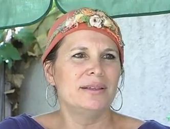 אשת הרב היא שחקנית, מחזאית ותסריטאית