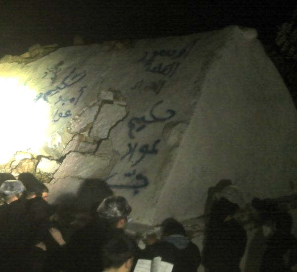 קבר אלעזר חולל בכתובות בשבח רוצח משפחת פוגל