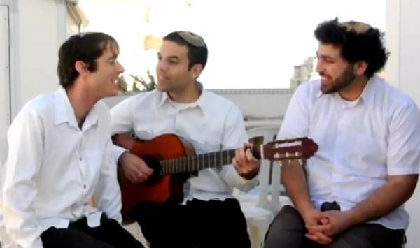 אנדרדוס: נגד קולות שניים בשירי קודש