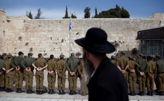 החרדים: על חוק טל נפיל את הממשלה