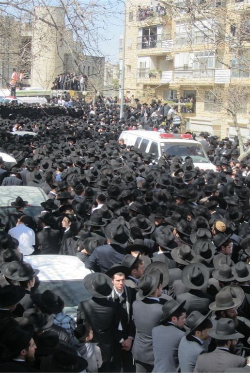 תמונות מלווית הרב חיים פנחס שיינברג זצ"ל