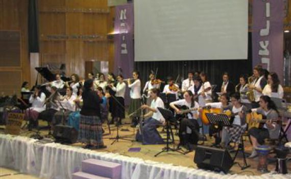 אולפנת כפר פינס חגגה 90 לרב פירון בקונצרט חגיגי