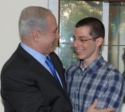 חג חירות ראשון: ראש הממשלה נפגש עם גלעד שליט