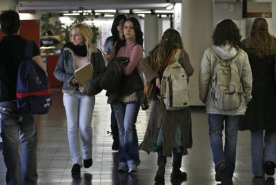 אם את הולכת עם מכנסיים אז במה את דתית?