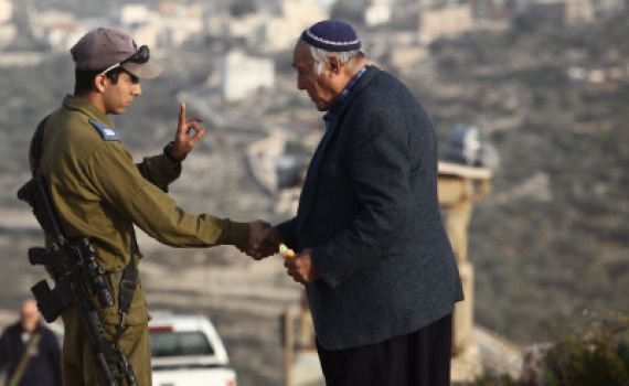 למרות ההסכמה לפינוי פעילי ימין עושים דרכם לרמת גלעד