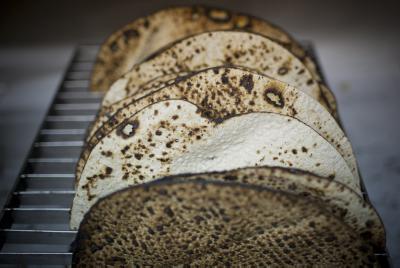 הרבנות מזהירה: זיוף כשרות במצות שמורות עבודת יד