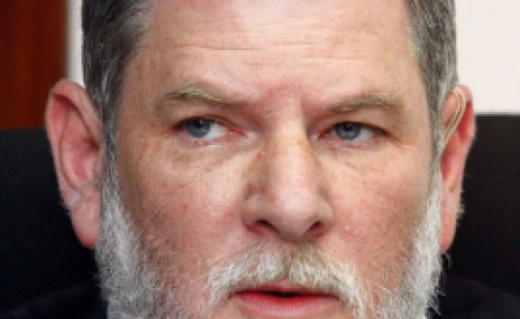 הרב גיסר נגד "הדרת אבות" מאירועים בבתי הספר