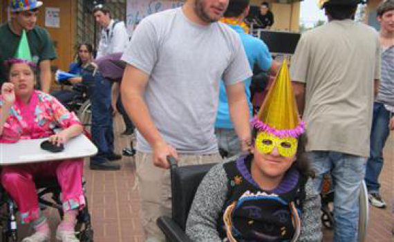 חסד לפורים: משמחים ילדים 'מיוחדים' בישיבת חברותא