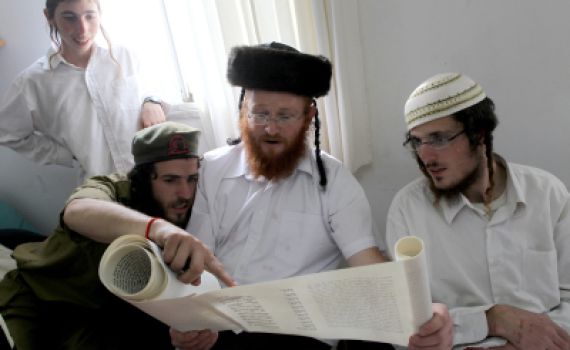 להיות מוכנים לחג: הלכות פורים לפי כל העדות