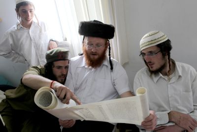 להיות מוכנים לחג: הלכות פורים לפי כל העדות