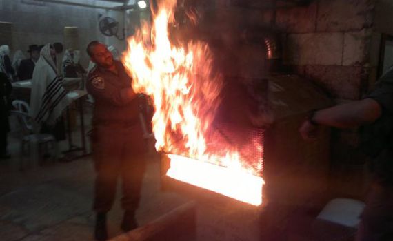 שרפה פרצה במערת המכפלה שפונתה חלקית ממתפללים