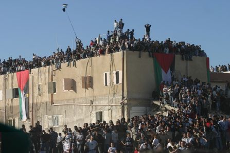 מפיצי הסרטון נגד המח"ט חברים בארגון המשיק לטרור