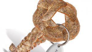 סגולה לפרנסה: לשבת הקרובה לאפות חלה בצורת מפתח