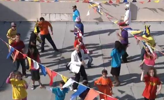 צפו: לא יעזור, אתה אחי! שיר לפסח תשע"ב מלאטמה