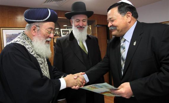 למה הרבנים הראשיים לוקחים חלק בקמפיינים יח"צניים?