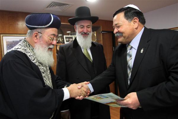 למה הרבנים הראשיים לוקחים חלק בקמפיינים יח"צניים?