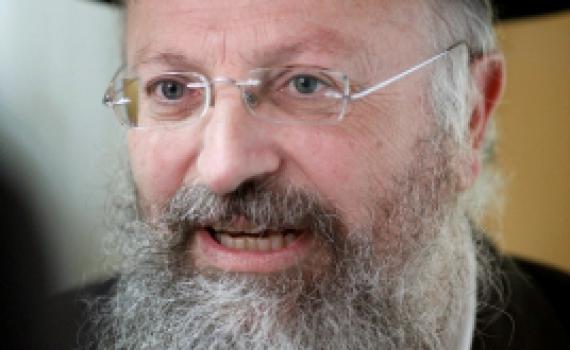 הרב שמואל אליהו מונה למכור את החמץ של מד"א