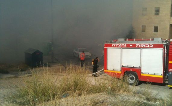 שריפה במתחם בתי כנסת; החובשים חילצו את ספרי התורה