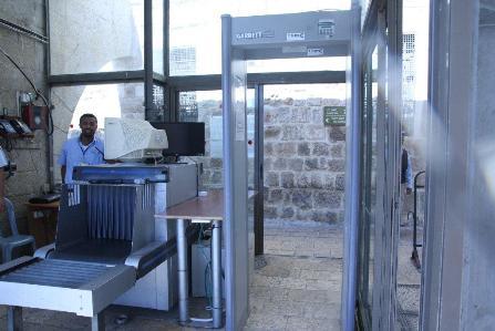 בכניסות לרחבת הכותל הוצבו מגנומטרים כשרים לחג ושבת