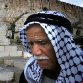 שו"ת אס.אמ.אס: איך צריך להתייחס לערבים?