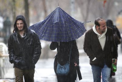 הרב, האם גשם שיורד בחודש אייר הוא סימן קללה?