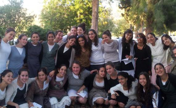 אולפנת בני עקיבא כפר פינס עשתה שבת ביער