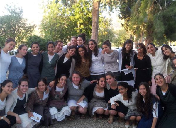 אולפנת בני עקיבא כפר פינס עשתה שבת ביער