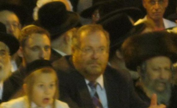 השר הרשקוביץ בחגיגת ל"ג בעומר של חסידות ויז'ניץ