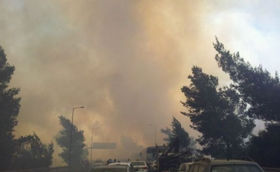 שריפת הענק: כביש מס' 1 נסגר; תושבים פונו מבתיהם