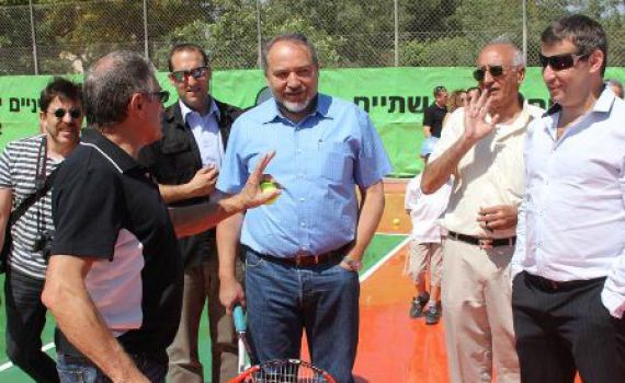 ליברמן: אפעל לסלול כביש שיחבר את גוש עציון עם ים המלח