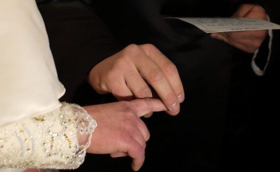 רבע מהזוגות מתחתנים בחו"ל; רבני צהר: זמן חירום אמיתי