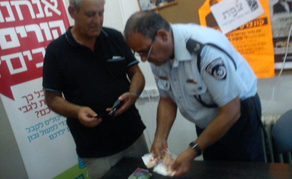 אביו של ראש העיר החזיר לתייר ארנק ובו אלפי שקלים