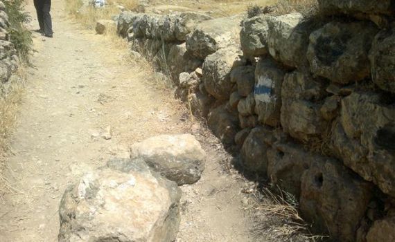 פלסטינים שוב פגעו בצורה חמורה בעתיקות תל חברון