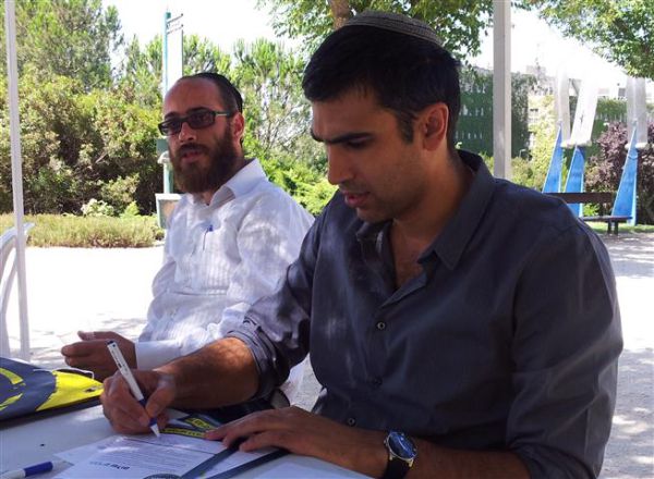 יוני שטבון במאהל החרדים: "אל תגייסו בכפייה"