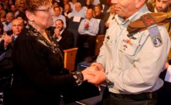 המשטרה עצרה חשוד בפריצה לביתה של מרים פרץ