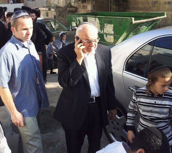 נאמן ניחם את משפחת הרב אלישיב וגלגלי רכבו נוקבו