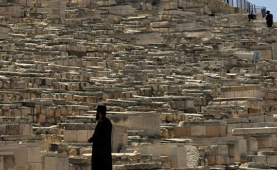 ערבים ניסו לבצע 'לינץ' ליד קבר אור החיים הקדוש