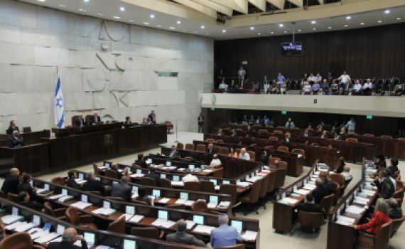 הכנסת דחתה את חוק שירות חובה לכל; מופז ופלסנר נעדרו