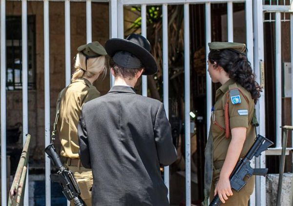 הרב מלמד: אם רוצים חרדים בצבא צריך להפסיק לגייס בנות