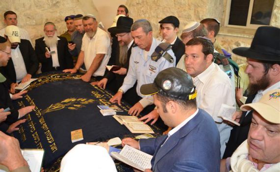 הרב הראשי לרוסיה ואוליגרכים יהודים בקבר יוסף