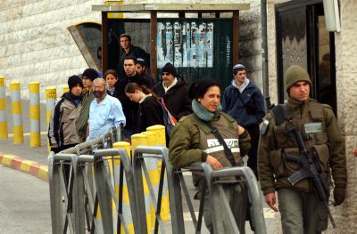 האם מותר לטרמפיסט להעיר לנהג על עבירות תנועה?