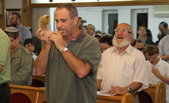 דיני חודש אלול לפי מנהגי כל העדות