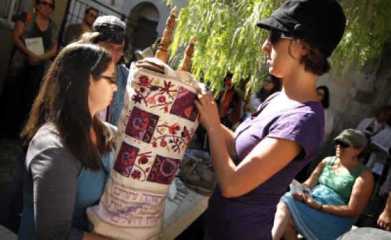 רב הכותל: אין ערך לתפילה שמחללת שם שמים