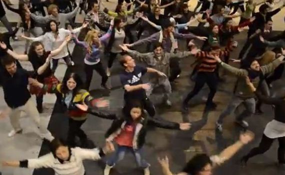 צפו בפלאש מוב יהודי בארגנטינה לצלילי הבה נגילה