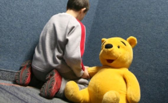 הרב, אמא שלי מכה אותי סתם, מה מותר לי לעשות?