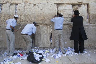תחל שנה וברכותיה: בכותל מפנים מקום לבקשות חדשות