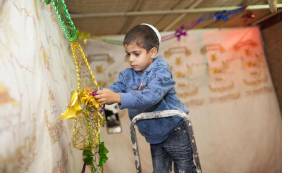 סוכות: יוצאים החוצה כדי להגיע פנימה