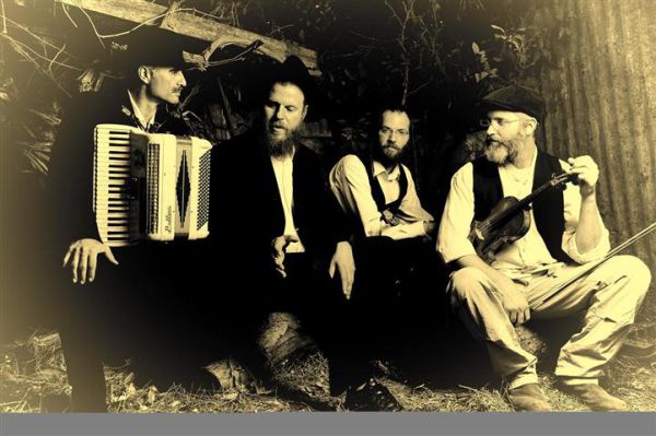 להאזנה: הלב והמעיין מנגנים חב"ד